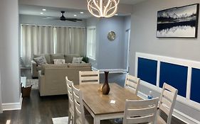 Charming 5 Bedrooms 2 Bathrooms Vacation Rental Chicago United States Of America